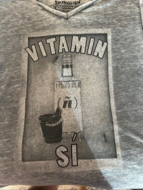 'Vitamin Sí' Short Sleeve Graphic Tee - Gray